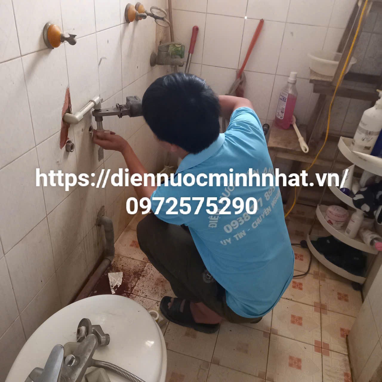 Sửa đường nước phố vọng