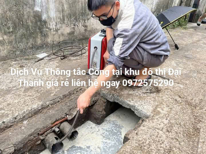 Thợ sửa cống thoát nước tại khu đô thị Đại Thanh
