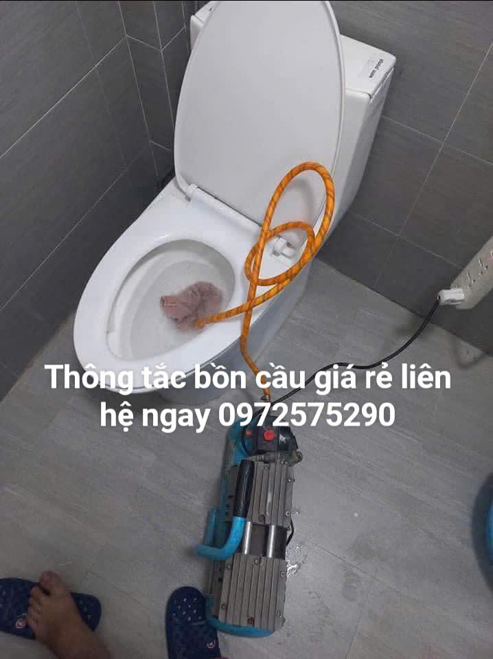 Thông bồn cầu bằng máy hơi không cần đục phá