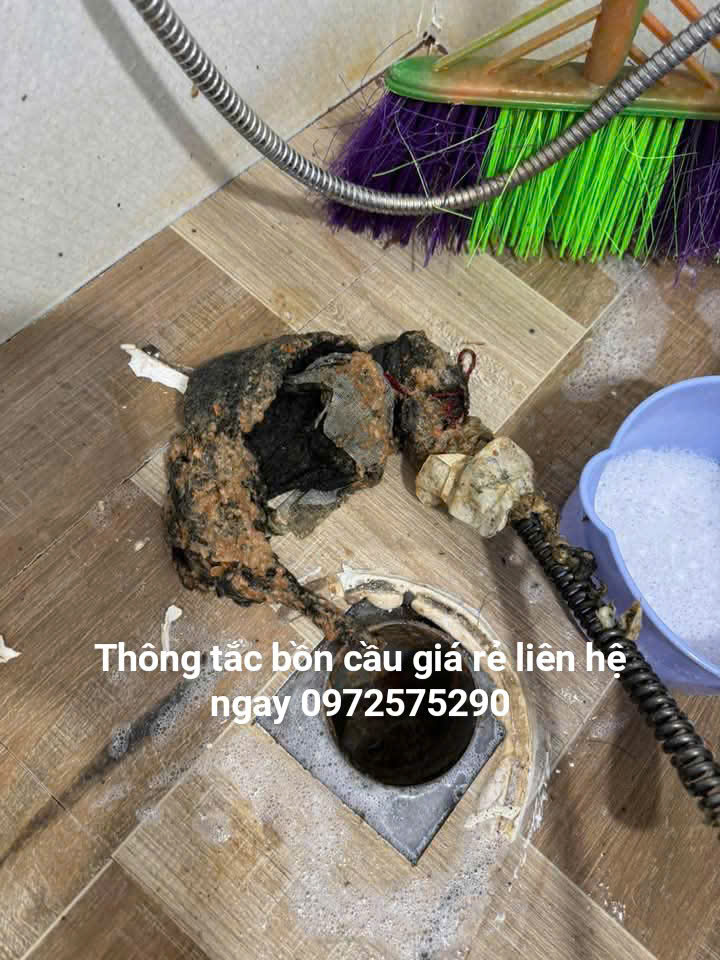 Xử lý đường ống thoát bồn cầu bị tắc