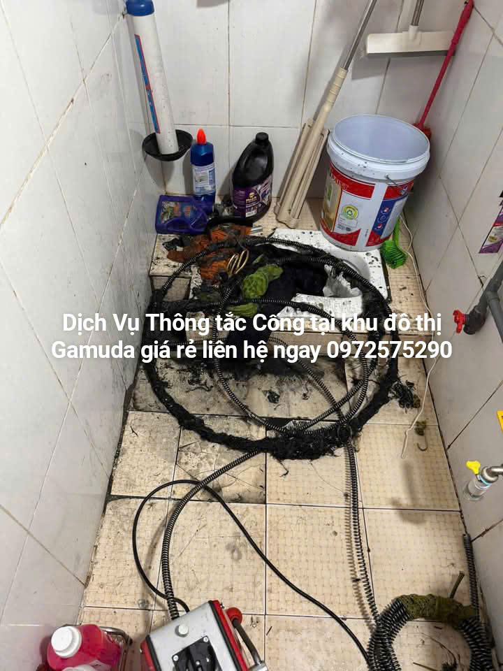Thợ sửa cống thoát nước bị tắc tại Gamuada
