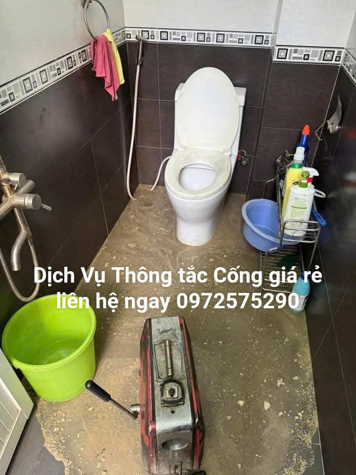 Thợ thông tắc cống tại khu đô thị Linh Đàm