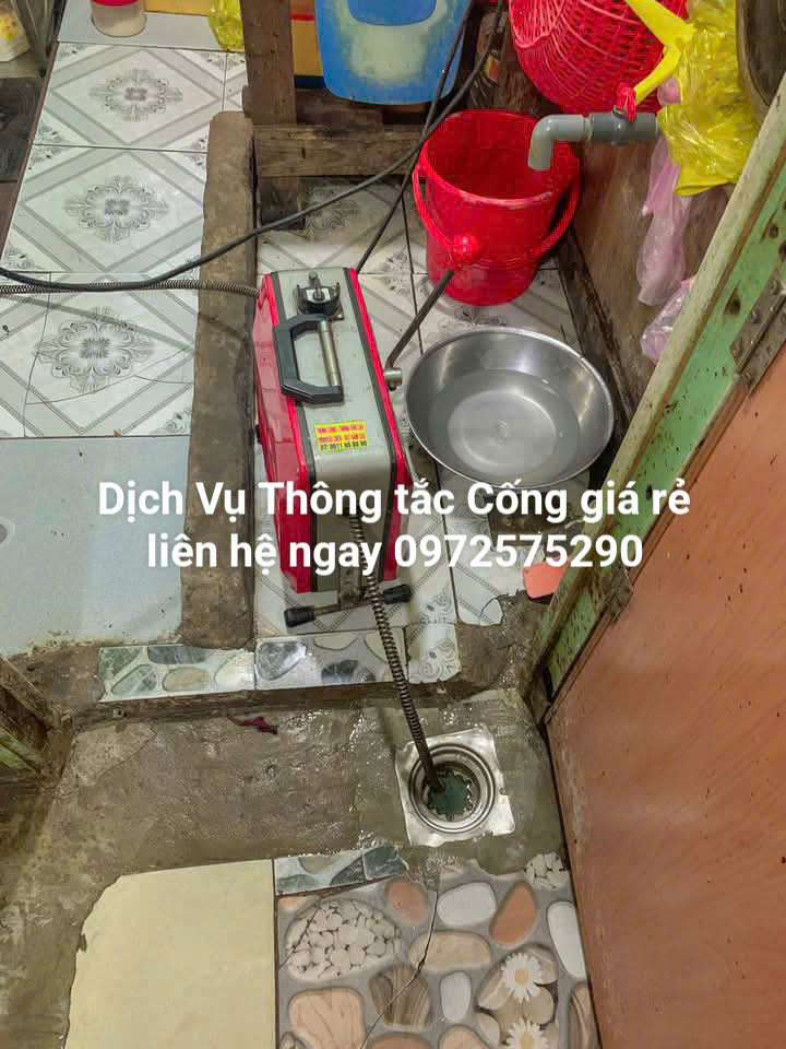 Thợ thông cống gần khu đô thị Sài Đồng