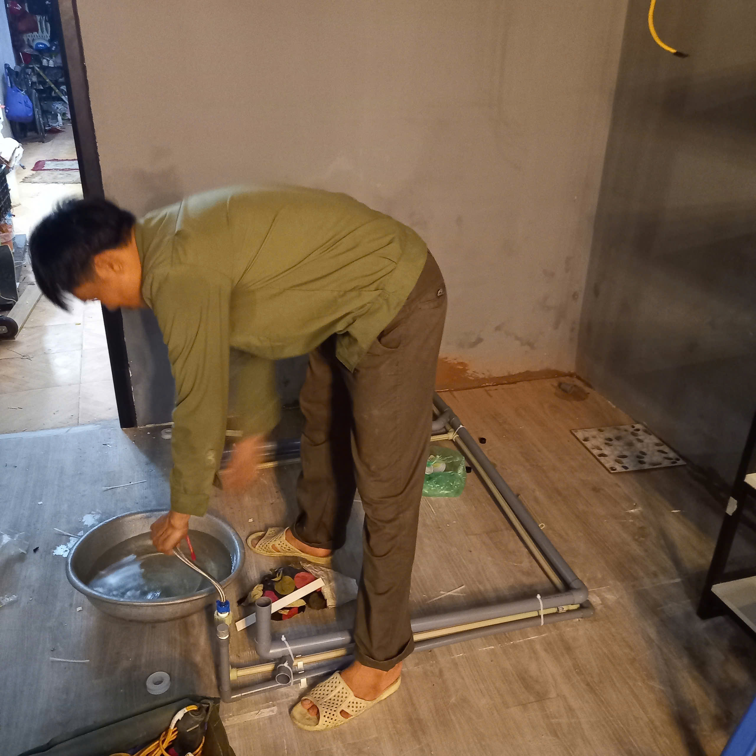 Sửa đường ống nước tại khu đô thị Văn Khê