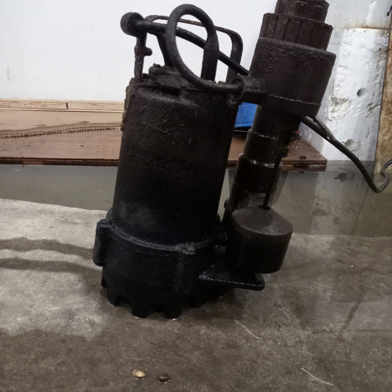 Thau rửa bể chứa nước sạch, bể xi măng, bồn chứa inox tại Hà Nội