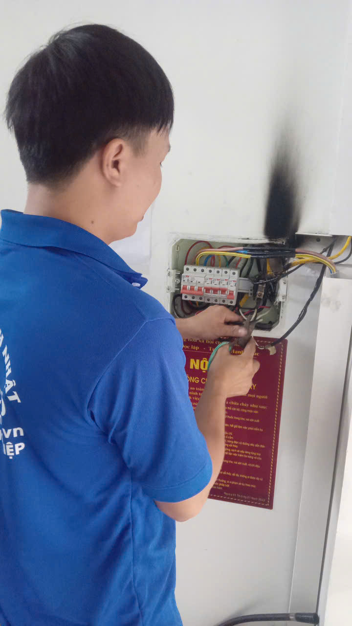 Thợ sửa điện chập cháy tại quận Hoàng Mai